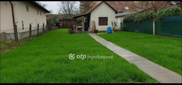 Eladó családi ház, Szigetszentmiklóson 28 M Ft, 1 szobás