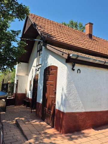 Eladó családi ház, Pécsett 26 M Ft, 2 szobás