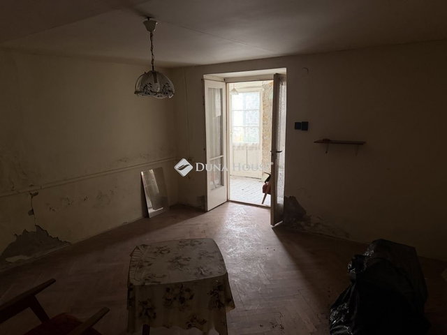 Eladó téglalakás, Szegeden 23 M Ft, 1 szobás