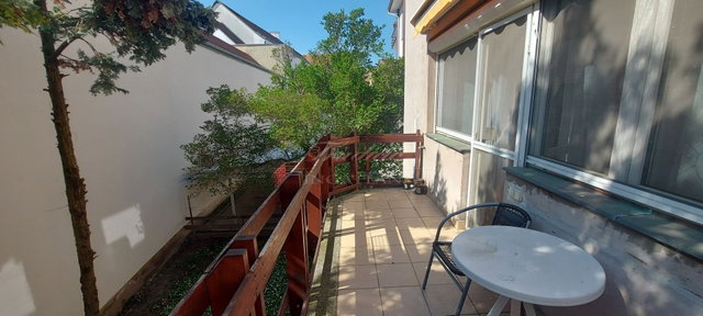 Eladó téglalakás, Győrött 95 M Ft, 5 szobás