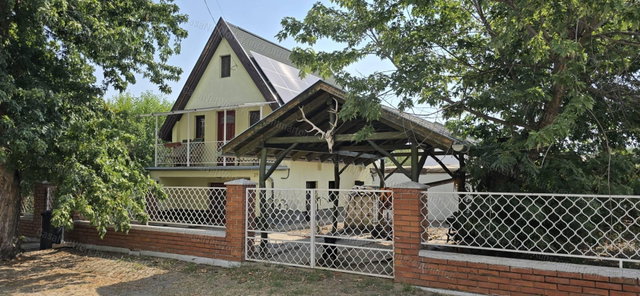 Eladó nyaraló, Cserkeszőlőn 29.9 M Ft, 2+1 szobás
