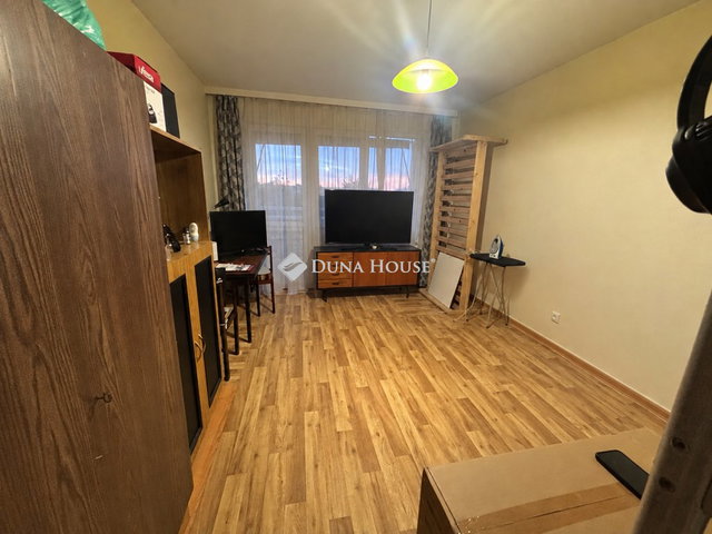 Eladó panellakás, Tatabányán, Gábor Áron utcában 26.9 M Ft