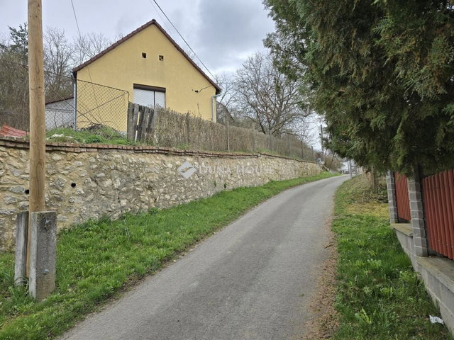 Eladó családi ház, Mecsekpölöskén 29.9 M Ft, 2 szobás