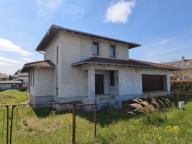 Eladó családi ház, Csömörön 280 M Ft, 5 szobás