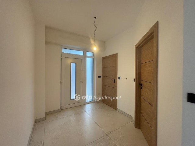 Eladó sorház, Velencén 198 M Ft, 5 szobás / költözzbe.hu
