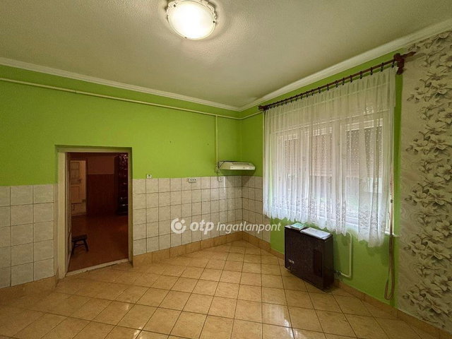 Eladó családi ház, Hajdúböszörményen 43 M Ft, 3 szobás