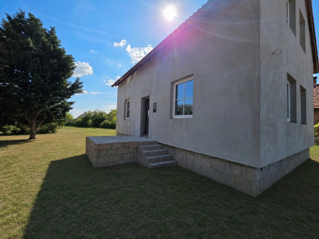 Eladó családi ház, Ercsiben 34.9 M Ft, 1+4 szobás
