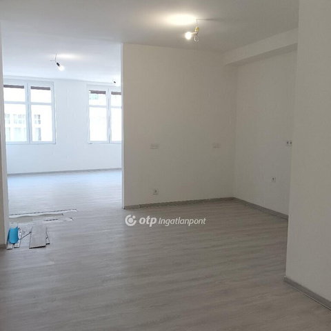 Eladó téglalakás, Budapesten, VI. kerületben 79.9 M Ft, 1 szobás