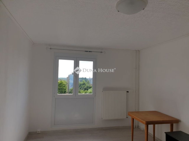 Kiadó panellakás, albérlet, Pécsett 160 E Ft / hó, 2 szobás
