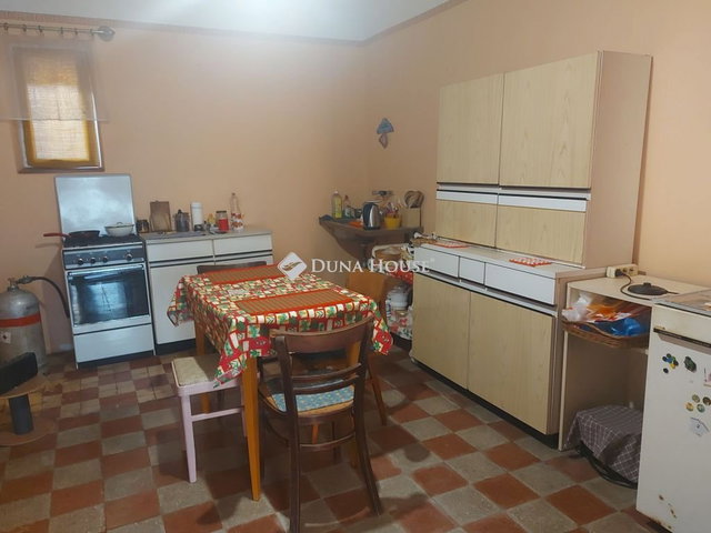Eladó családi ház, Izsákon 14.9 M Ft, 2 szobás
