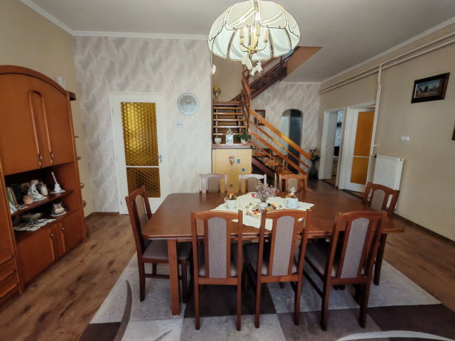 Eladó családi ház, Szegeden 129 M Ft, 6 szobás