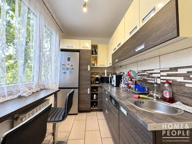 Eladó téglalakás, Hódmezővásárhelyen 60 M Ft, 4 szobás
