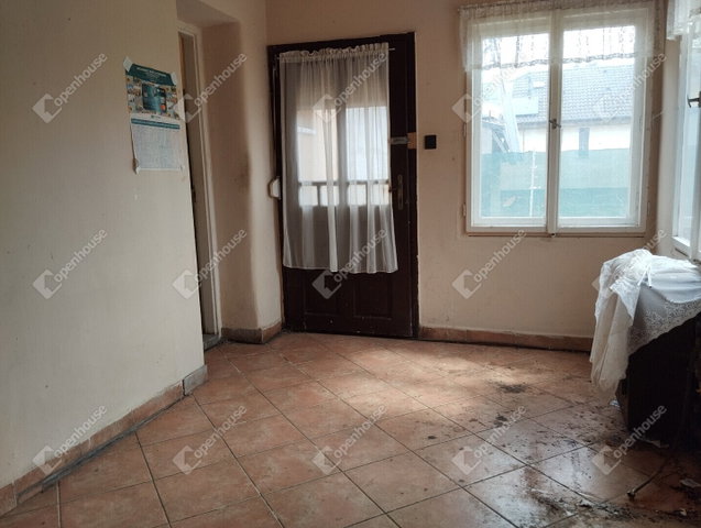 Eladó családi ház, Győrött 50 M Ft, 3 szobás