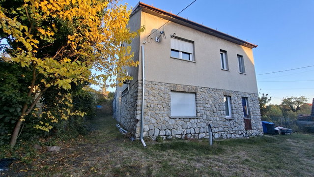 Eladó családi ház, Pécsett 41.9 M Ft, 3 szobás