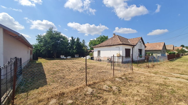 Eladó családi ház, Ságváron 35.9 M Ft, 2 szobás