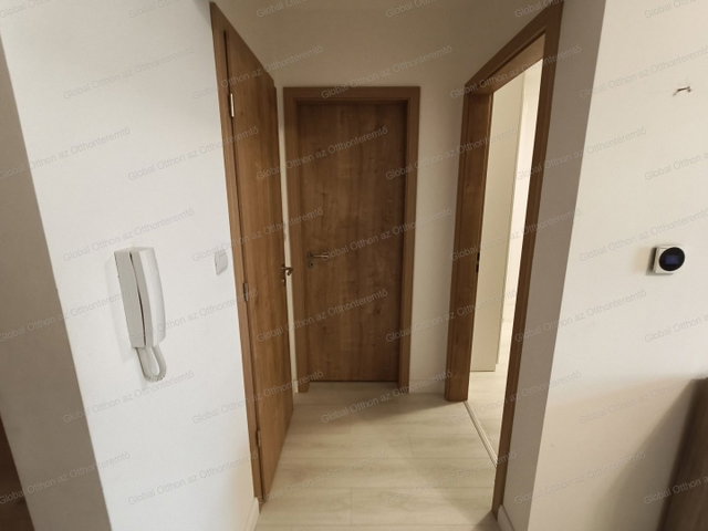 Eladó téglalakás, Mosonmagyaróváron 59.9 M Ft, 1 szobás