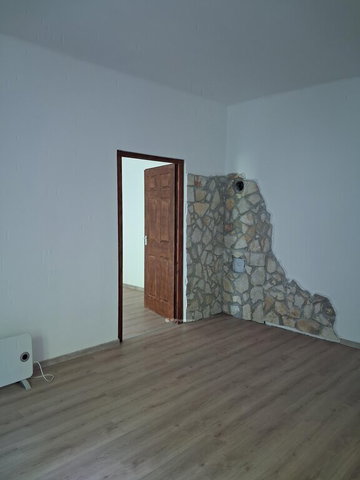 Eladó téglalakás, Komlón 20.9 M Ft, 2 szobás