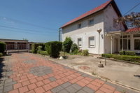Eladó családi ház, Tatabányán 89.9 M Ft, 3+3 szobás