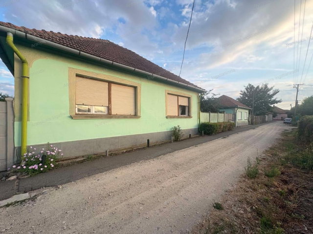 Eladó családi ház, Méhkeréken 15.99 M Ft, 4 szobás