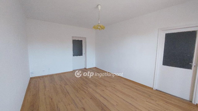Eladó téglalakás, Kisújszálláson 36 M Ft, 2 szobás