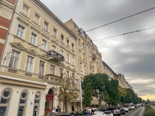Eladó téglalakás, Budapesten, V. kerületben, Belgrád rakparton
