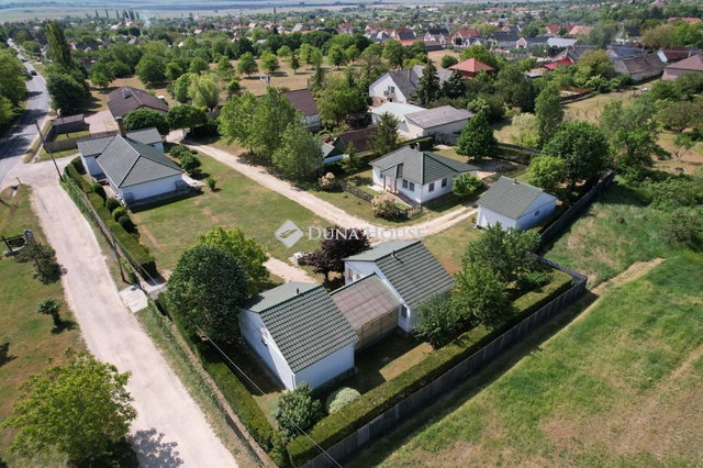 Eladó családi ház, Csákváron, Tamási Áron utcában 185 M Ft
