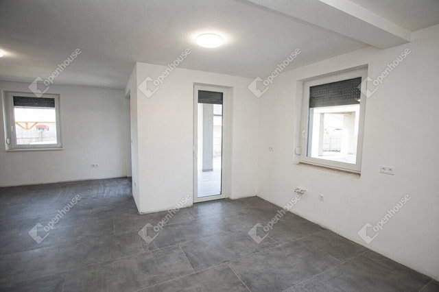 Eladó ikerház, Székesfehérvárott 105 M Ft, 4 szobás
