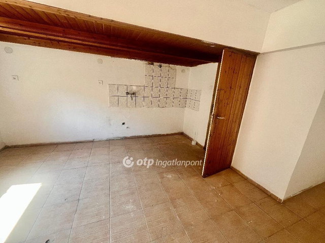 Eladó családi ház, Jászberényben 16.99 M Ft, 2 szobás