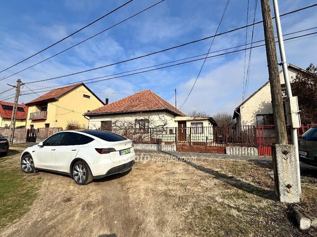 Eladó családi ház, Vecsésen 79.8 M Ft, 4 szobás