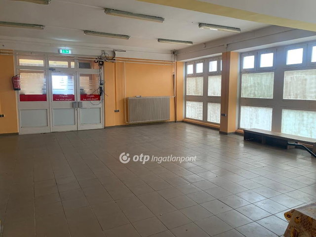 Eladó üzlethelyiség, Tiszavasváriban 36 M Ft