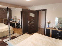 Eladó családi ház, Komáromban 180 M Ft, 8 szobás