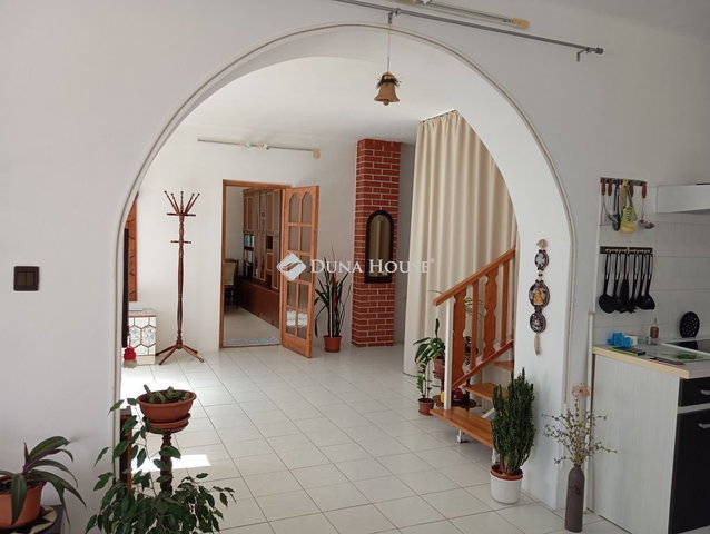 Eladó családi ház, Kiskunlacházán 85 M Ft, 5 szobás