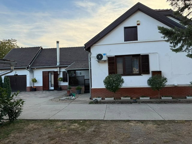 Eladó családi ház, Kiszomboron 68.9 M Ft, 3 szobás