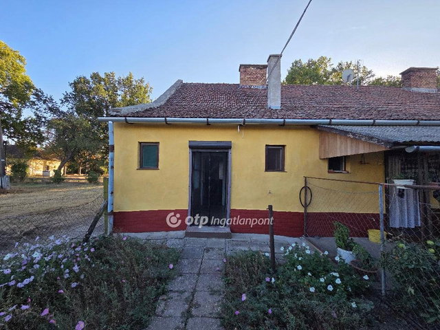 Eladó téglalakás, Mezőhegyesen 4.5 M Ft, 1+1 szobás