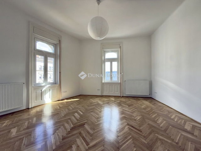 Eladó téglalakás, Budapesten, IX. kerületben, Ferenc körúton