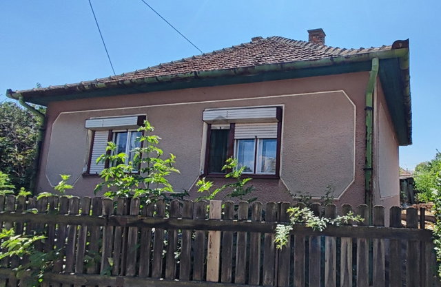 Eladó családi ház, Tiszacsegén 17 M Ft, 2 szobás