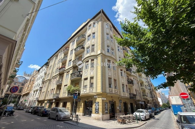 Eladó téglalakás, Budapesten, V. kerületben 79.5 M Ft, 3 szobás