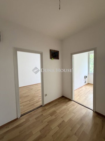 Kiadó üzlethelyiség, Kecskeméten, Csányi utcában 127 E Ft / hó