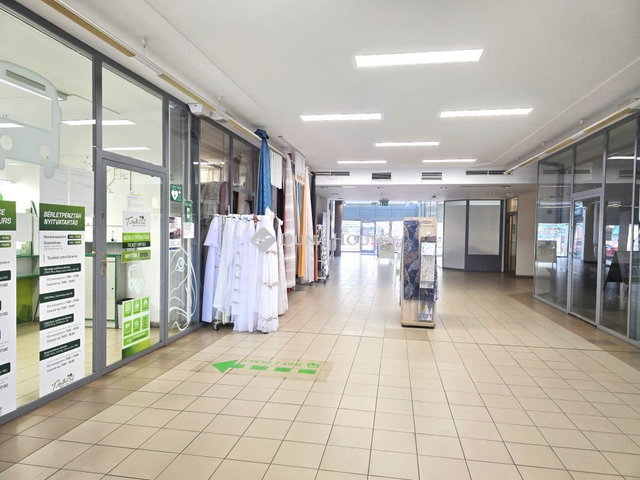 Kiadó üzlethelyiség, Pécsett 100 E Ft / hó