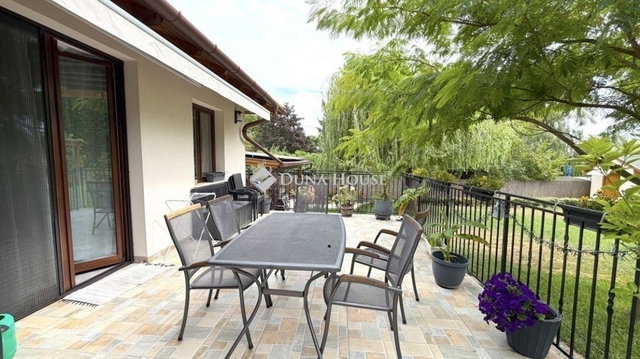Eladó családi ház, Szentendrén 184.9 M Ft, 4 szobás