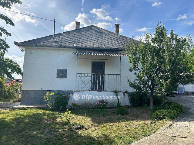 Eladó családi ház, Nyírlugoson 18 M Ft, 3+1 szobás