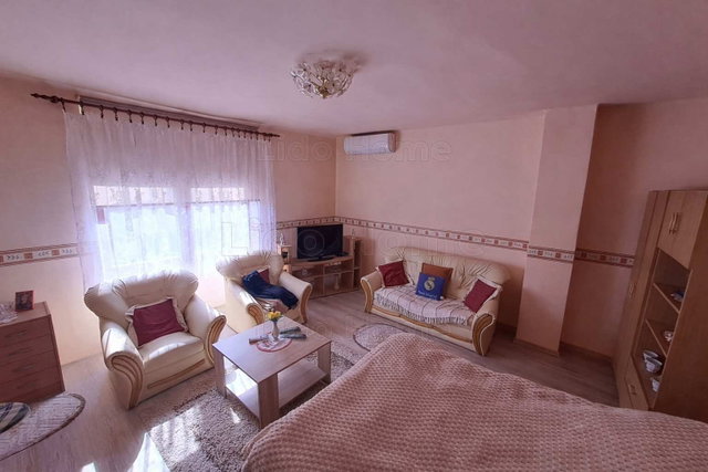Eladó családi ház, Vésén 16.5 M Ft, 2 szobás