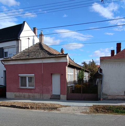 Eladó családi ház, Süttőn 34.9 M Ft, 2+1 szobás