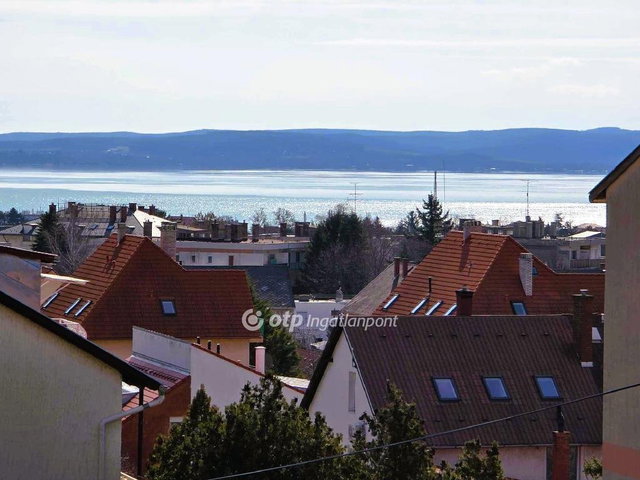 Eladó téglalakás, Balatonfüreden 169 M Ft, 3 szobás