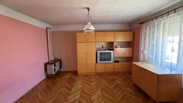 Eladó téglalakás, Baján 26.5 M Ft, 2 szobás
