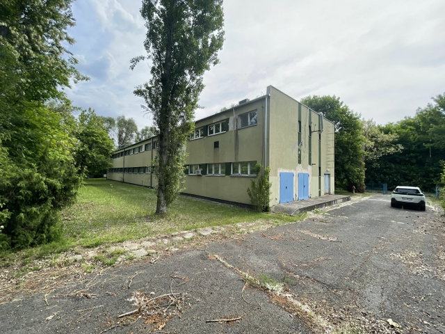 Eladó iroda, Balatonfűzfőn 135 M Ft / költözzbe.hu