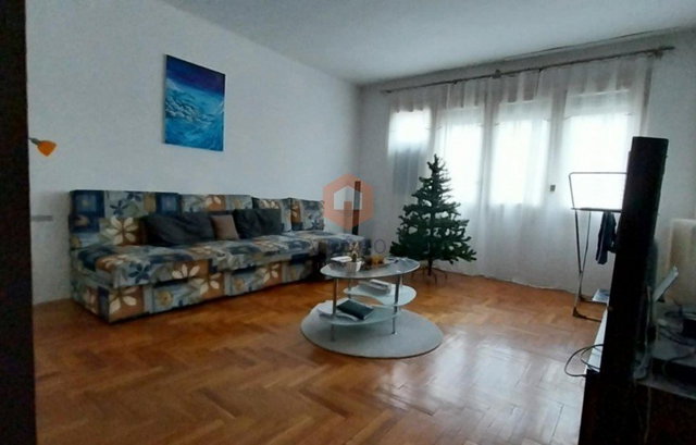 Eladó családi ház, Pécsett 62.5 M Ft, 6+3 szobás