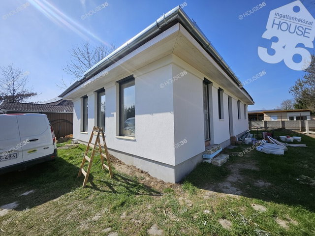 Eladó családi ház, Kecskeméten 126.9 M Ft, 4 szobás