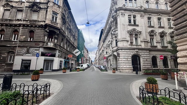 Eladó téglalakás, Budapesten, VI. kerületben 95 M Ft, 2+1 szobás