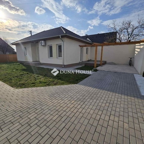 Eladó téglalakás, Lajosmizsén 65.9 M Ft, 3 szobás